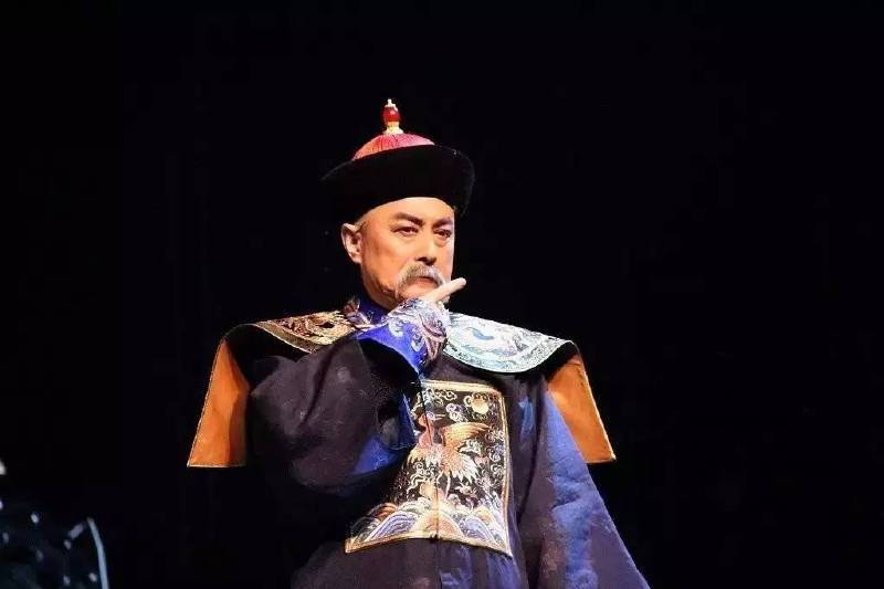 著名话剧表演艺术家、国家一级演员 

李仁义饰演袁世凯
